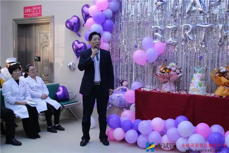 常德市妇幼保健院首例试管婴儿双胞胎宝宝“回娘家”过生日(图2) 常德市妇幼保健院首例试管婴儿双胞胎宝宝“回娘家”过生日(图2)