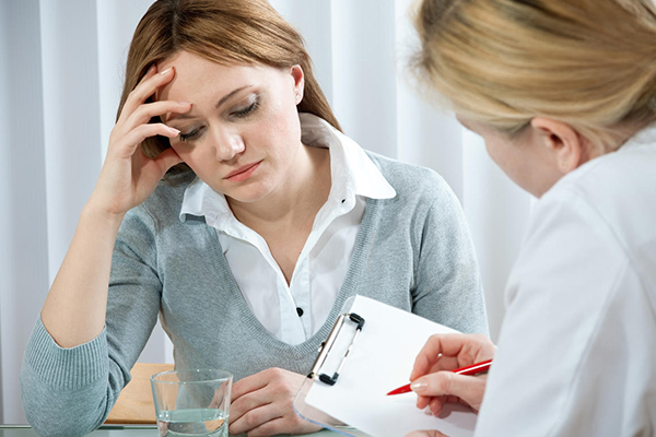 多囊卵巢患者不可以吃冰激凌、雪糕,这些冷饮都要忌口(图1) 冷饮会影响肠胃功能