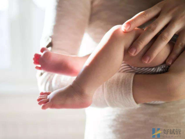 母乳喂养的十大好处盘点,宝宝和产妇都会受益(图2) 母乳喂养可以增进亲自感情